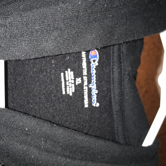 Champion sweatshirt - Picture 2 of 4